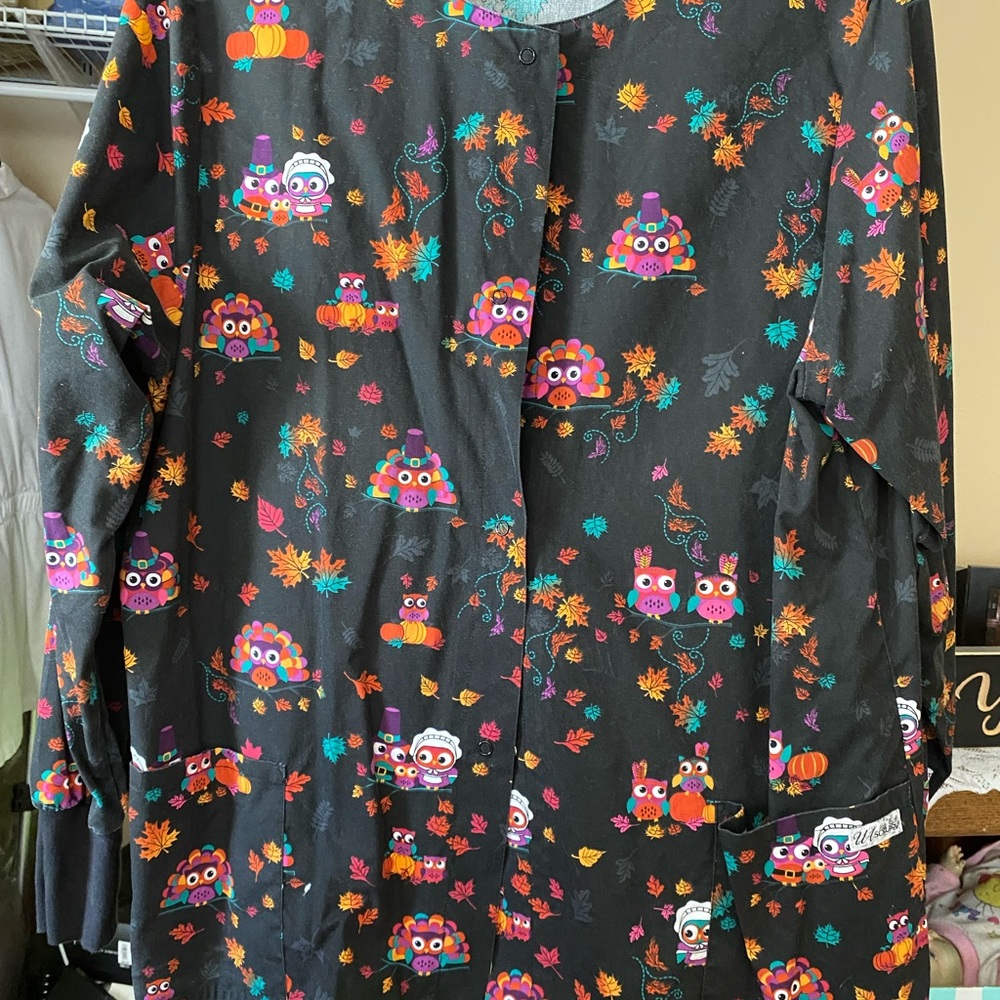 Turkeys/thanksgiving scrub jacket
